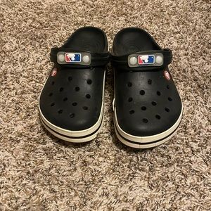 Used crocs womens size 7 mens size 5